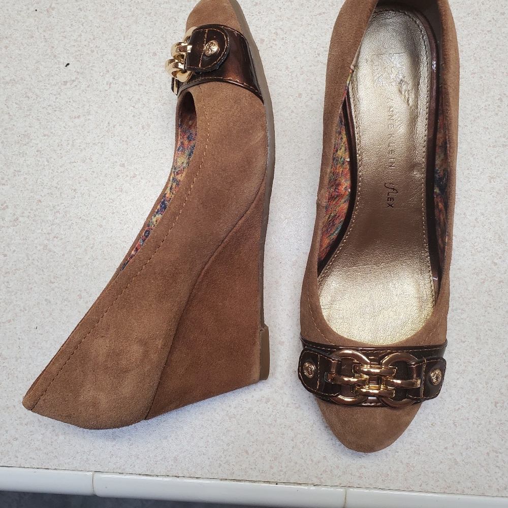 ANNE KLEIN LIKE NEW SIZE 8.5 WEDGES